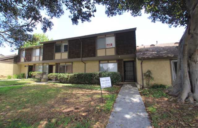 Coming Soon – Charming 3-Bedroom Townhome in Ventura’s Desirable Woodbridge Community! photos photos