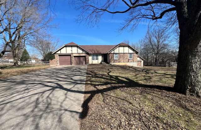 Spacious 3BR Home with 3-Car Garage  Big Backyard photos photos