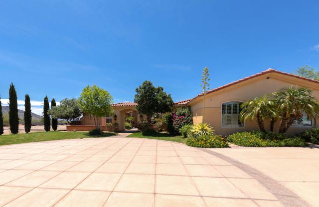 Beautiful custom home in Phoenix with 5 beds, 5.5 baths, pool, and large lot! photos photos