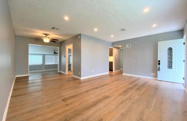 15034 Steprock Dr Gallery 4