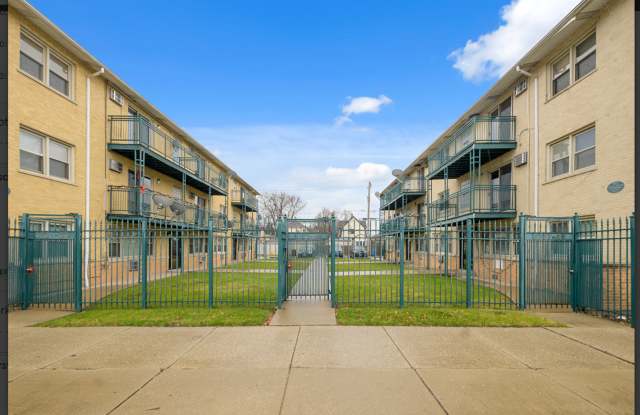 3731-3733 W 63rd (West Lawn) Gallery 3