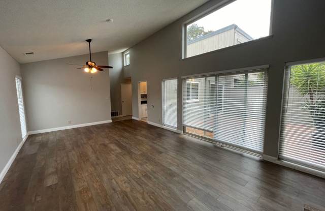 Desired Bay Farm Island townhome with garage - 3424 Brithorn Lane, Alameda, CA 94502