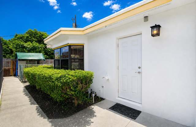 1316 DATE PALM Drive Gallery 1
