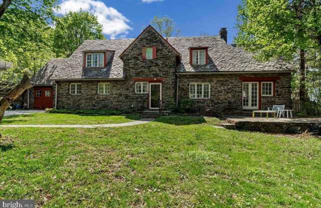 1222 W WYNNEWOOD Road photos photos