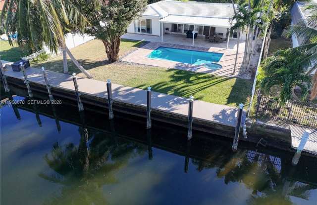 2031 NE 14th Ct photos photos