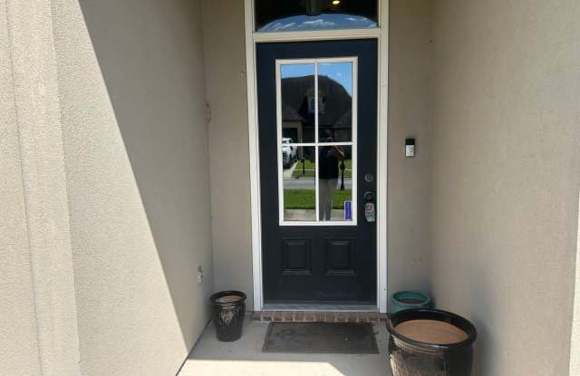 Room to Live, Relax & Enjoy – Spacious 3BR/2BA Home! Gallery 3