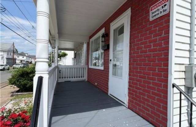 Charming 3BR Duplex in Kingston photos photos