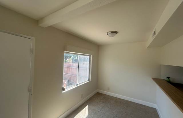 2 BEDROOM 1.5 BATH TOWNHOME Gallery 3