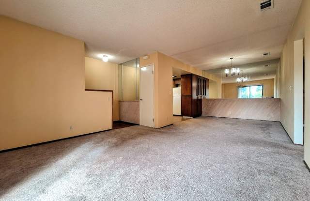 Spacious Second Floor 1bd Condo With Laundry In Unit, Pool, Balcony,  Carport! photos photos