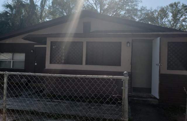 Large 4 bedroom house available! photos photos