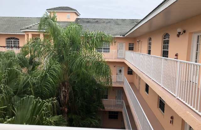 3BR/2BA/1CG Seasonal Rental in Courtyards of Gondola Park Gallery 4