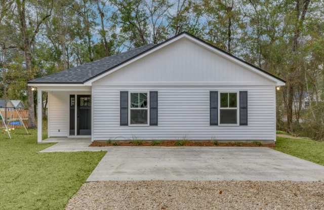 Call this 3-Bedroom Home Yours This Summer! - 73 Black Foot Road, Wakulla County, FL 32327
