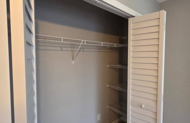 112 S Highland Ave Gallery 3