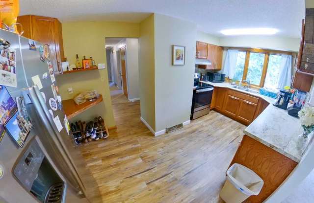 3D Tour Available - Garage Parking + Sun Room + Washer  Dryer Hook-Ups! Available August 5th! photos photos