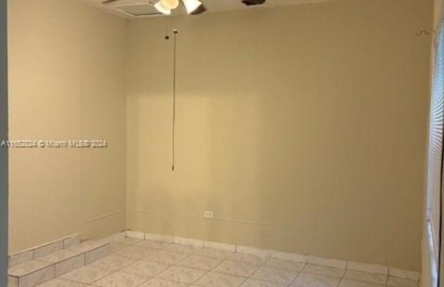 200 East Dr Gallery 4