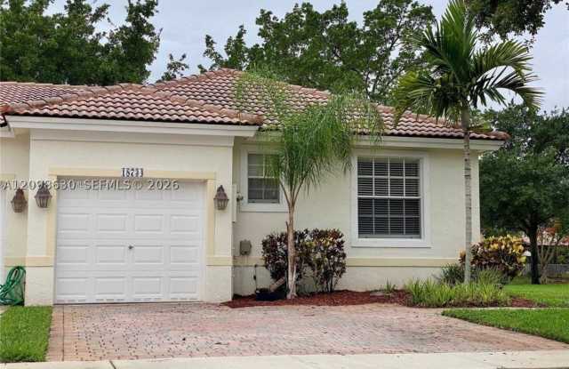 18734 SW 28th Ct Gallery 1