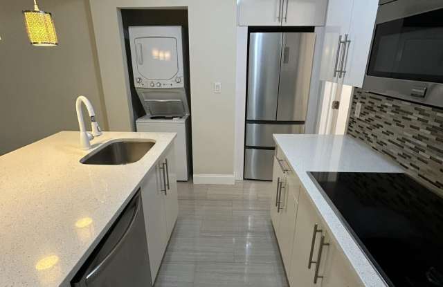 916 NE 15th Avenue photos photos
