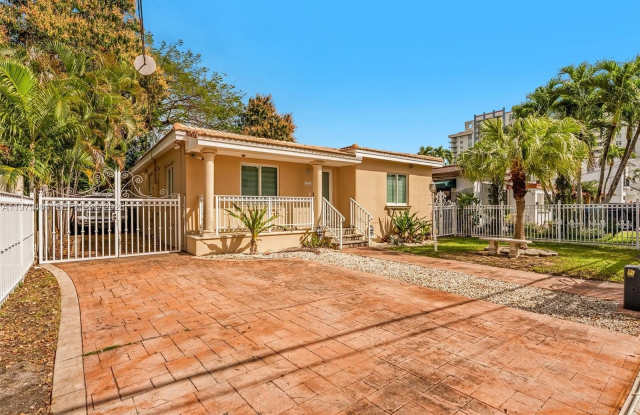 2121 SW 30th Ct photos photos