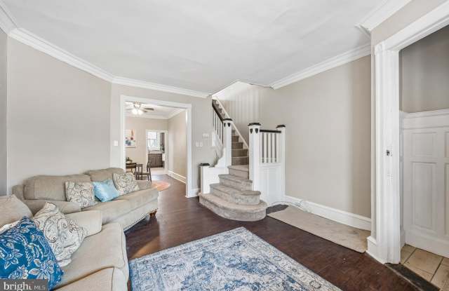 5428 WHITBY Avenue Gallery 3