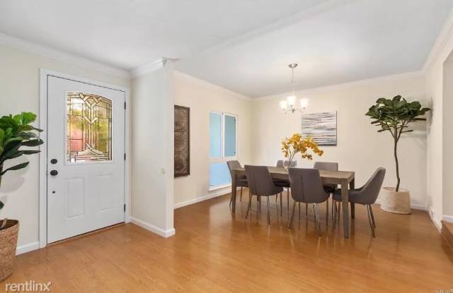 2537 Lariat Ln Gallery 4