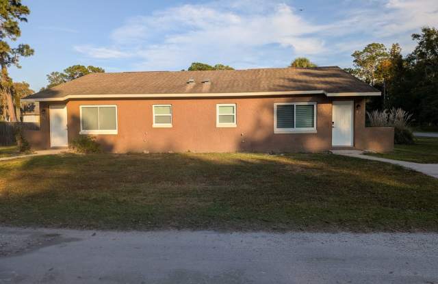 Nice 2/2 duplex in Crystal River photos photos