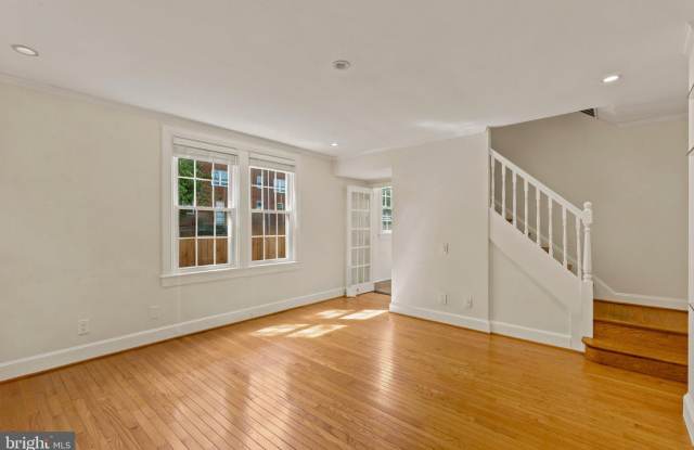 1400 S EDGEWOOD Street Gallery 2