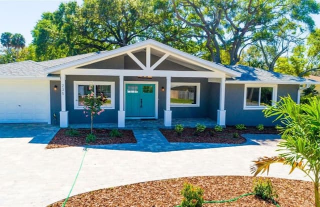235 S GARDEN CIRCLE - 235 South Garden Circle, Belleair, FL 33756