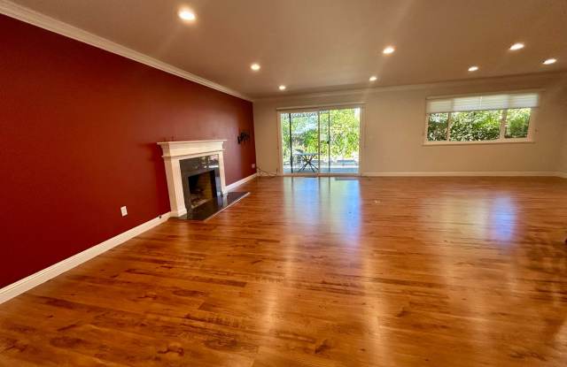 Warm and Inviting Home Gallery 4