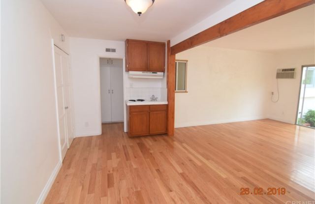 23265 Leonora Drive Gallery 4