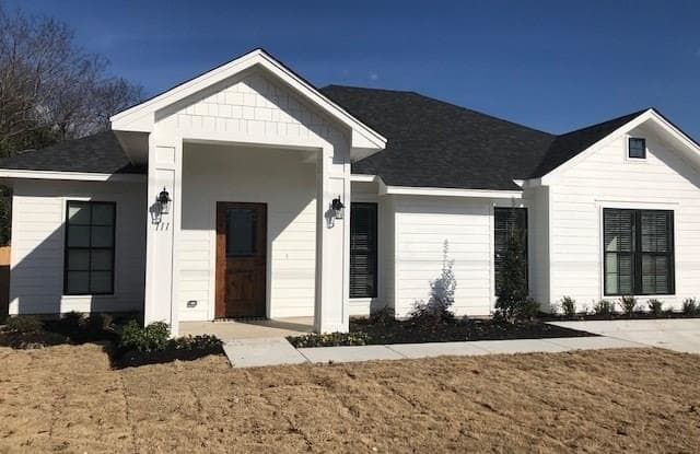 111 Elder Street - 111 Elder St, Waxahachie, TX 75165