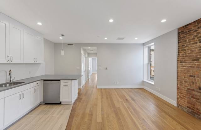 462 10th Street Gallery 4