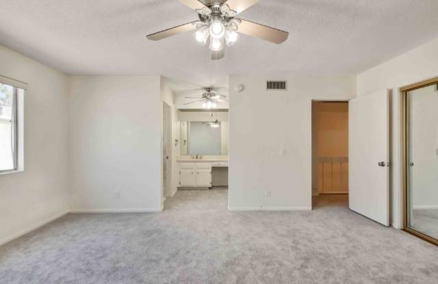 22235 1/2 Erwin Street Gallery 3