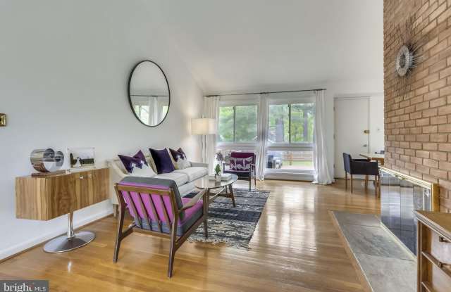5933 ROSSMORE DRIVE Gallery 2