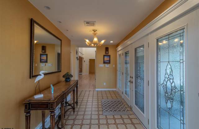 2201 Ocean Gallery 3