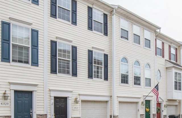 43727 CLEAR LAKE SQUARE photos photos