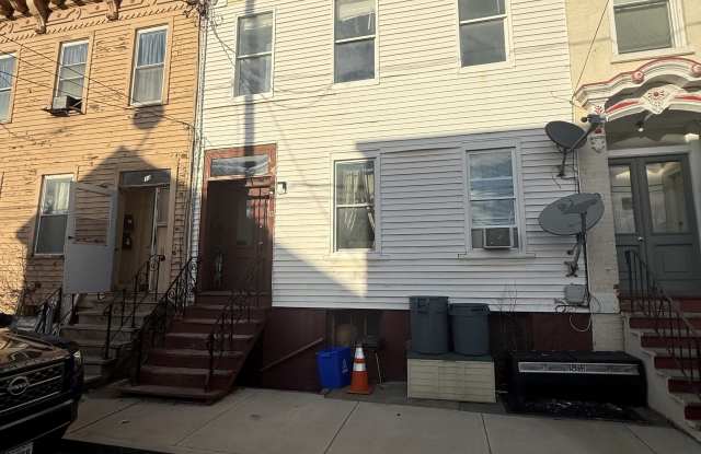 11 Osborne Street - 2 photos photos