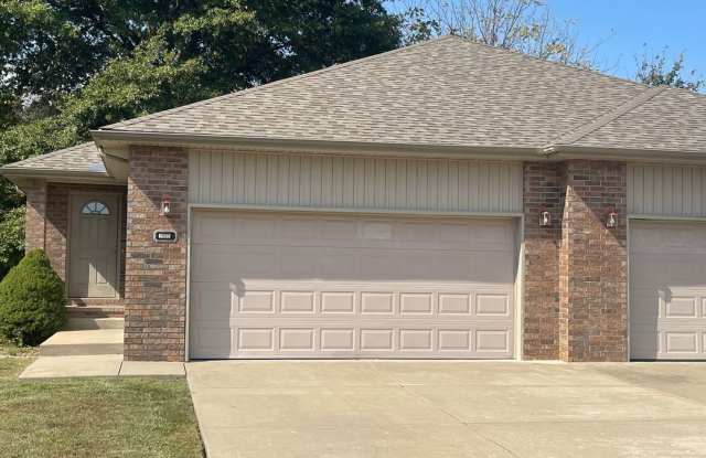 Beautiful 4 bedroom 3 full bathroom Townhome available Now! photos photos