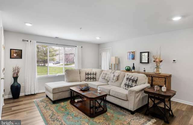 2818-A AUBURN Court Gallery 1