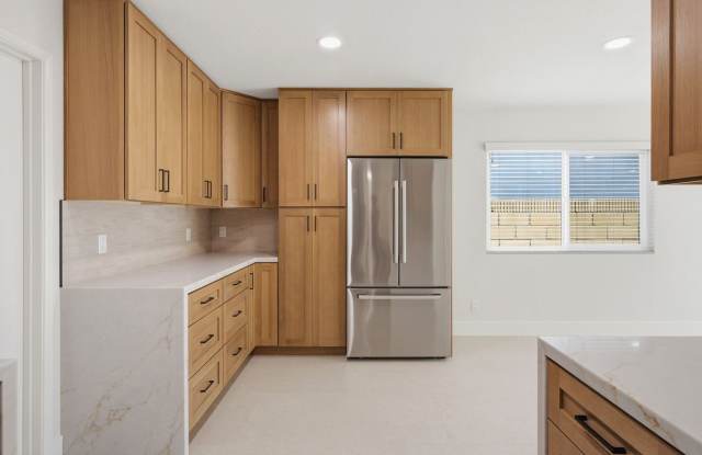 Flexible 5-Bedroom Home with BRAND NEW Designer Upgrades Gallery 3