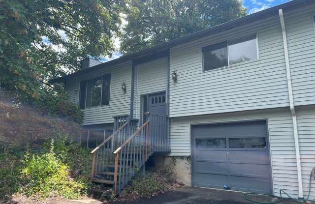 Updated Milwaukie Home - Huge Yard, Basement, and Garage Included! Gallery 3