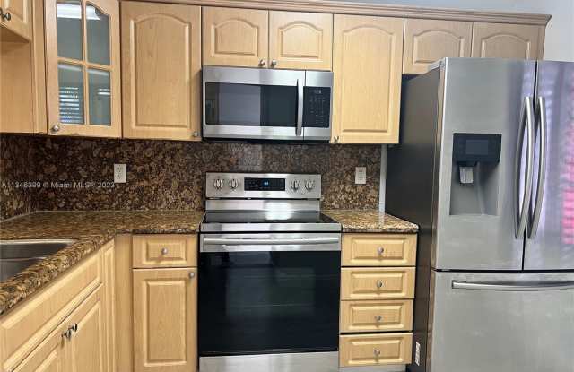 17256 NW 60th Ct Gallery 3