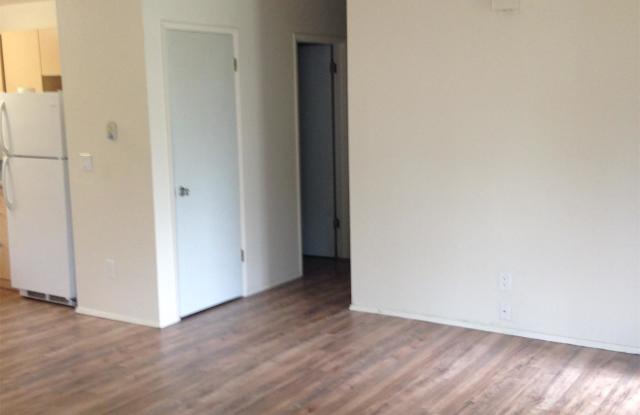 2122 Rhodora St. Gallery 2