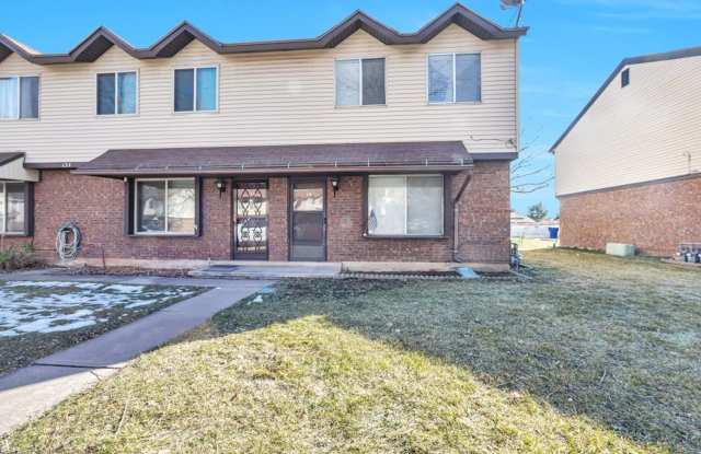 Available Now! Great 2 Bed/1.5 Bath Townhome in Ogden! Available NOW! photos photos