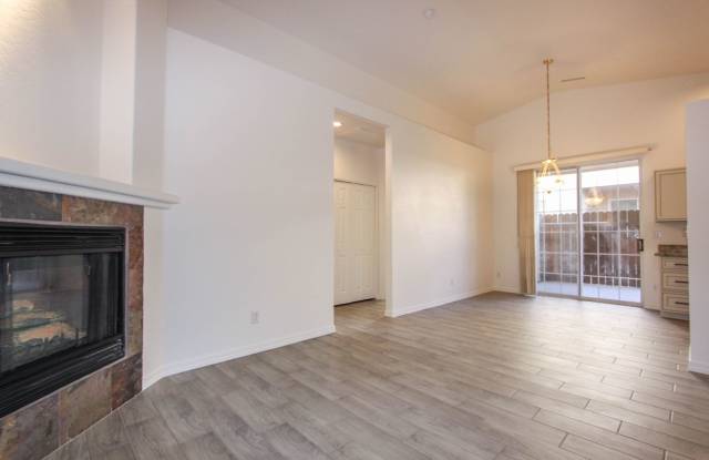 Prescott Valley Duplex with 2 Car Garage Gallery 4