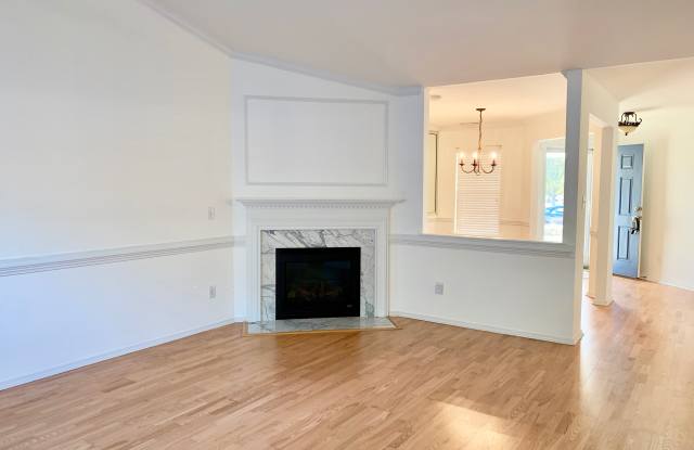 1000 Bayberry Ct Gallery 3
