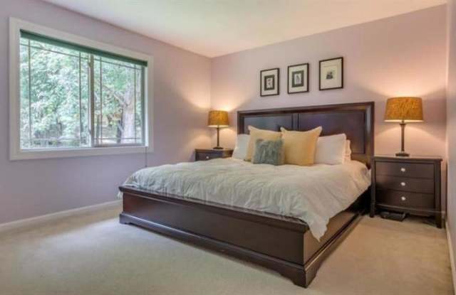 8913 Darnel Road Gallery 4