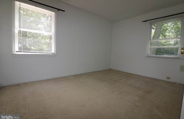 7525 MAGARITY ROAD Gallery 2