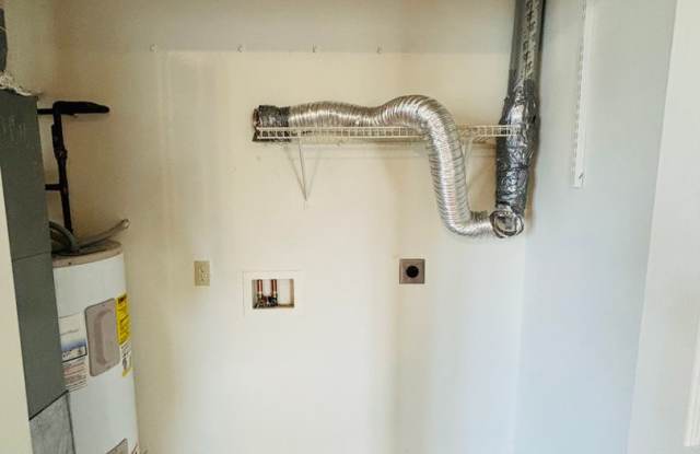 2 Bedroom 1 Bath Townhouse Gallery 4
