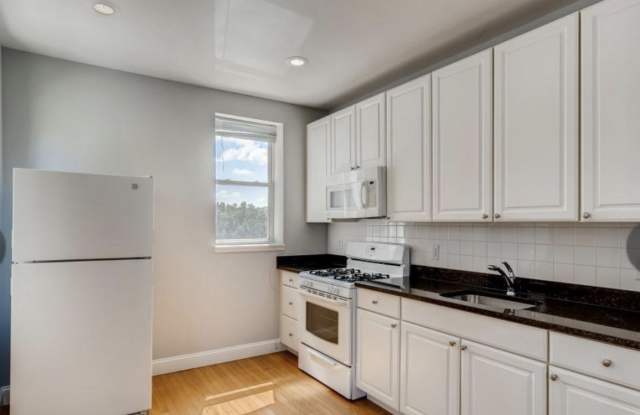 2445 Lakeview Ave - 2445 Lakeview Avenue, Baltimore, MD 21217