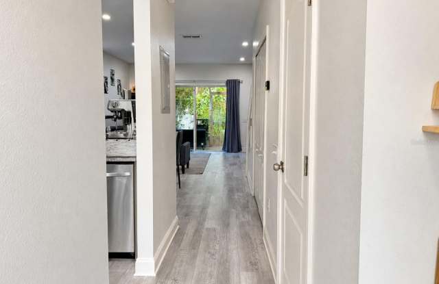2334 LAKE WOODBERRY Circle Gallery 3